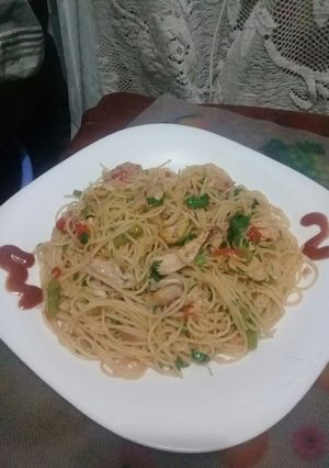 A picture of Spaghetti in stir fried chicken. #localfoodcontest_Nairobi East.