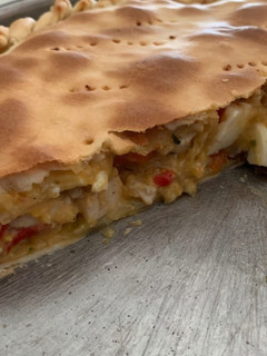 Una foto de Tarta de pollo, choclo y queso