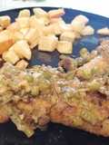 Merluza en salsa, con trigueros guisantes y gambitas