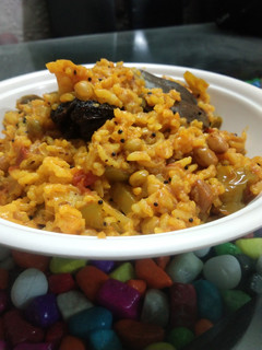 વઘારેલી ખીચડી (Vaghareli Khichdi Recipe In Gujarati) રેસીપી મુખ્ય ફોટો