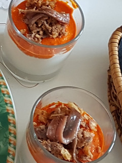 Una foto de Vasitos crema queso de cabra con anchoas