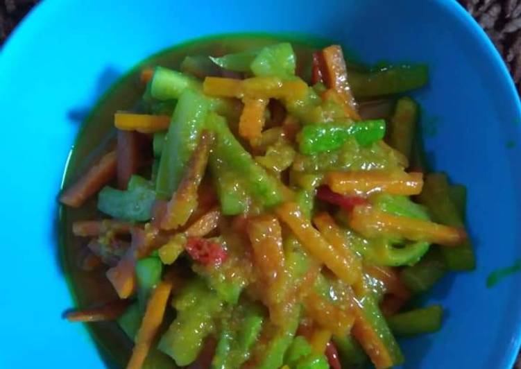 Acar timun wortel bumbu kuning