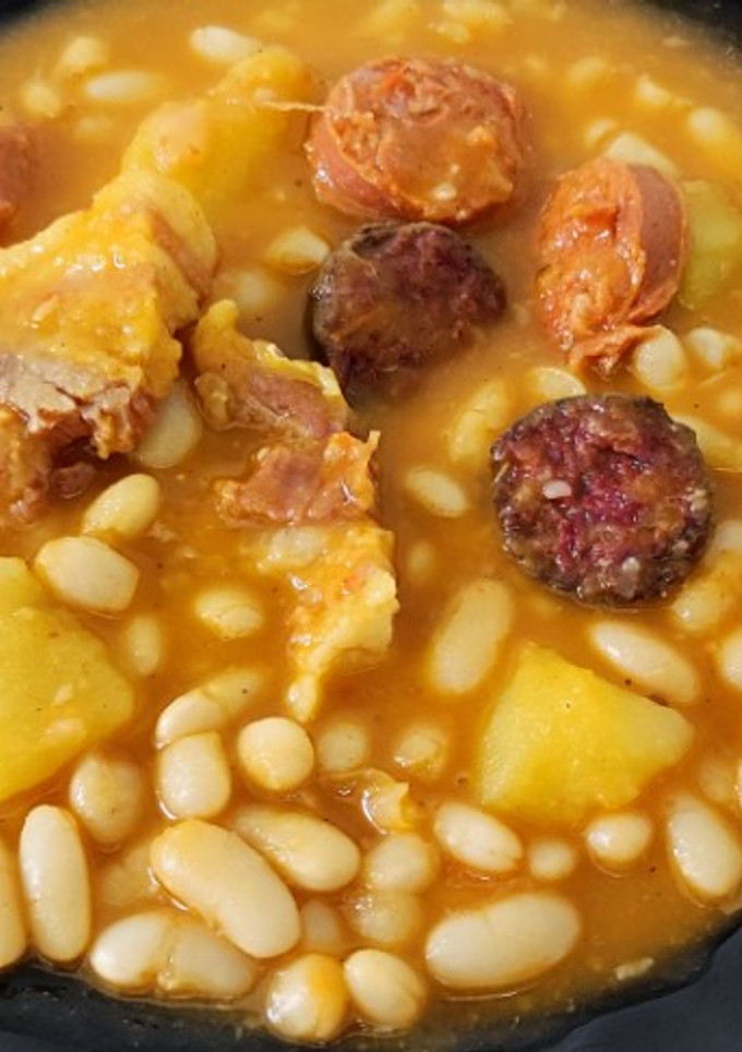 Una foto de Potaje de habichuelas tradicional o en Olla GM
