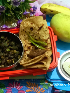 लंचबॉक्स स्पेशल पराठा और भिंडी का भुजिया(lunchbox special paratha aur bhindi recipe in hindi) रेसिपी मुख्य फोटो