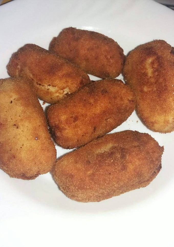 Una foto de Croquetas de pollo asado y quesitos
