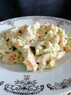 Una foto de Ensalada de garbanzos con pollo