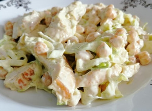 Foto principal de Ensalada de garbanzos con pollo