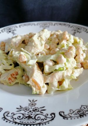 Foto principal de Ensalada de garbanzos con pollo