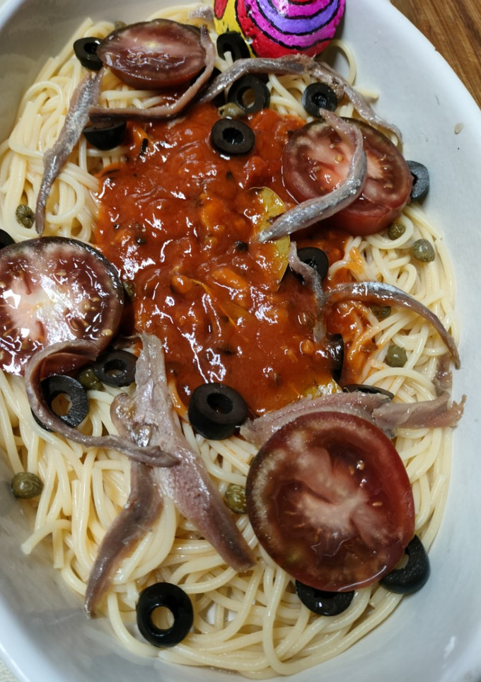 Una foto de Espaguetis con anchoas