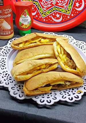 صورة لوصفة سندويشات باللحم بنة لاتقاوم😋✅