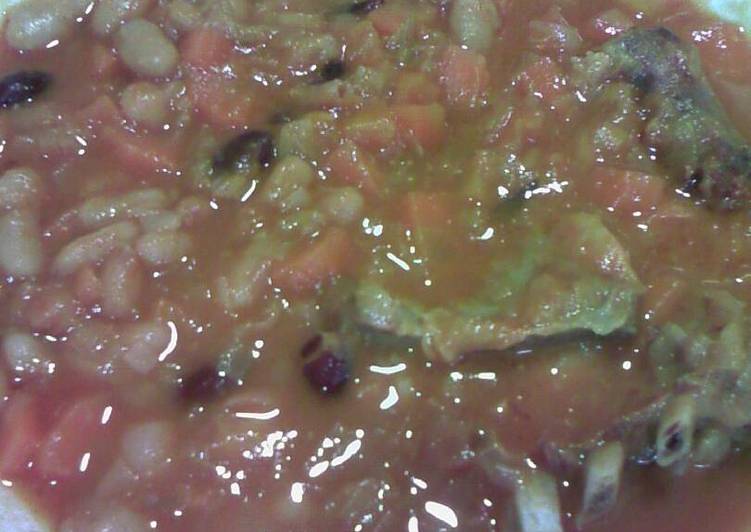 Alubias estofadas con cecina de chivo