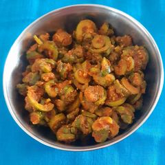 A picture of પરવર અને બેસન નું શાક.