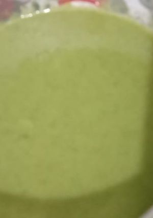 A picture of Green chutney.