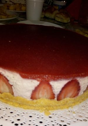Una foto de Cheesecake frío de frutilla