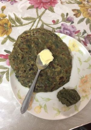 A picture of Hara bhra Parantha.