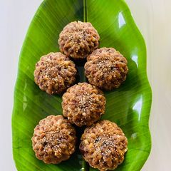 A picture of Farali ladoo.