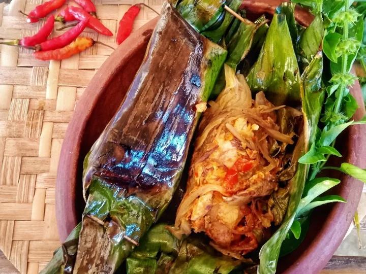 Langkah Gampang Membikin Resep  Pepes Ikan Tongkol Mangga Muda Ala Madura yang Lezat, Enak Banget