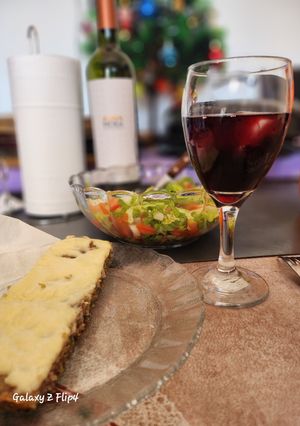 Una foto de Kipe con ensalada (cupi para algunos)