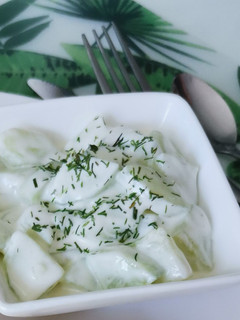 Majonézes - joghurtos uborkasaláta recept fotója