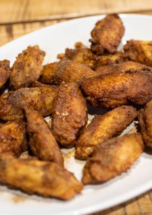 A picture of Japanese style spicy fried chicken wings.