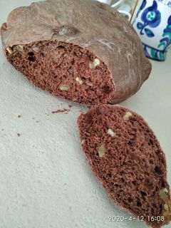 Una foto de Pan de chocolate puro y nueces