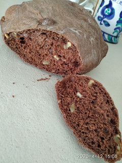 Una foto de Pan de chocolate puro y nueces