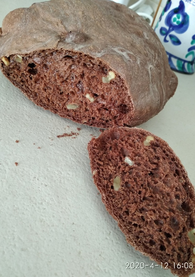 Una foto de Pan de chocolate puro y nueces