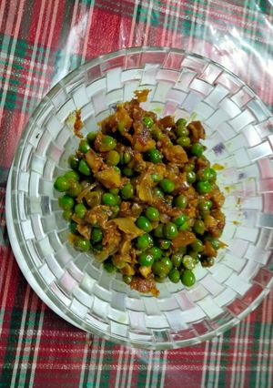 A picture of Mushroom matar dry sabzi.