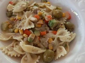 Una foto de 170. Ensalada de lacitos con salsa César