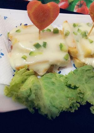 A picture of Cheesy potato sandwich.
