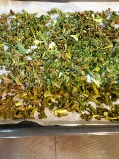 Una foto de Col kale deshidratada "snacks saludables"