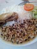 Frejol castilla con pollo dorado