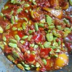 A picture of Petai sambal penyet.