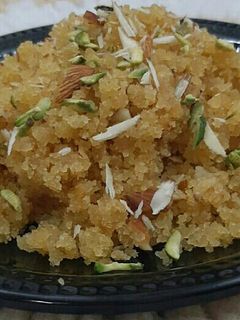 मूंग दाल हलवा (Moong Dal Halwa recipe in hindi) रेसिपी मुख्य फोटो