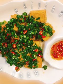 Hình của món Đậu hủ sốt mỡ hành.