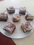 Brownie con cheesecake y dulce de leche