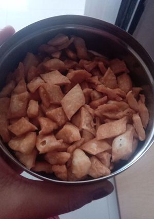 नमक पारे (namak pare recipe in Hindi) रेसिपी मुख्य फोटो