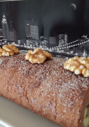 Una foto de Brazo gitano de chocolate y crema (bizcocho enrollado)