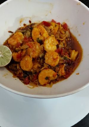 A picture of Prawns with gravy.