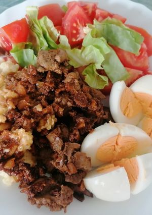 Csirkemáj kölessel recept fotója