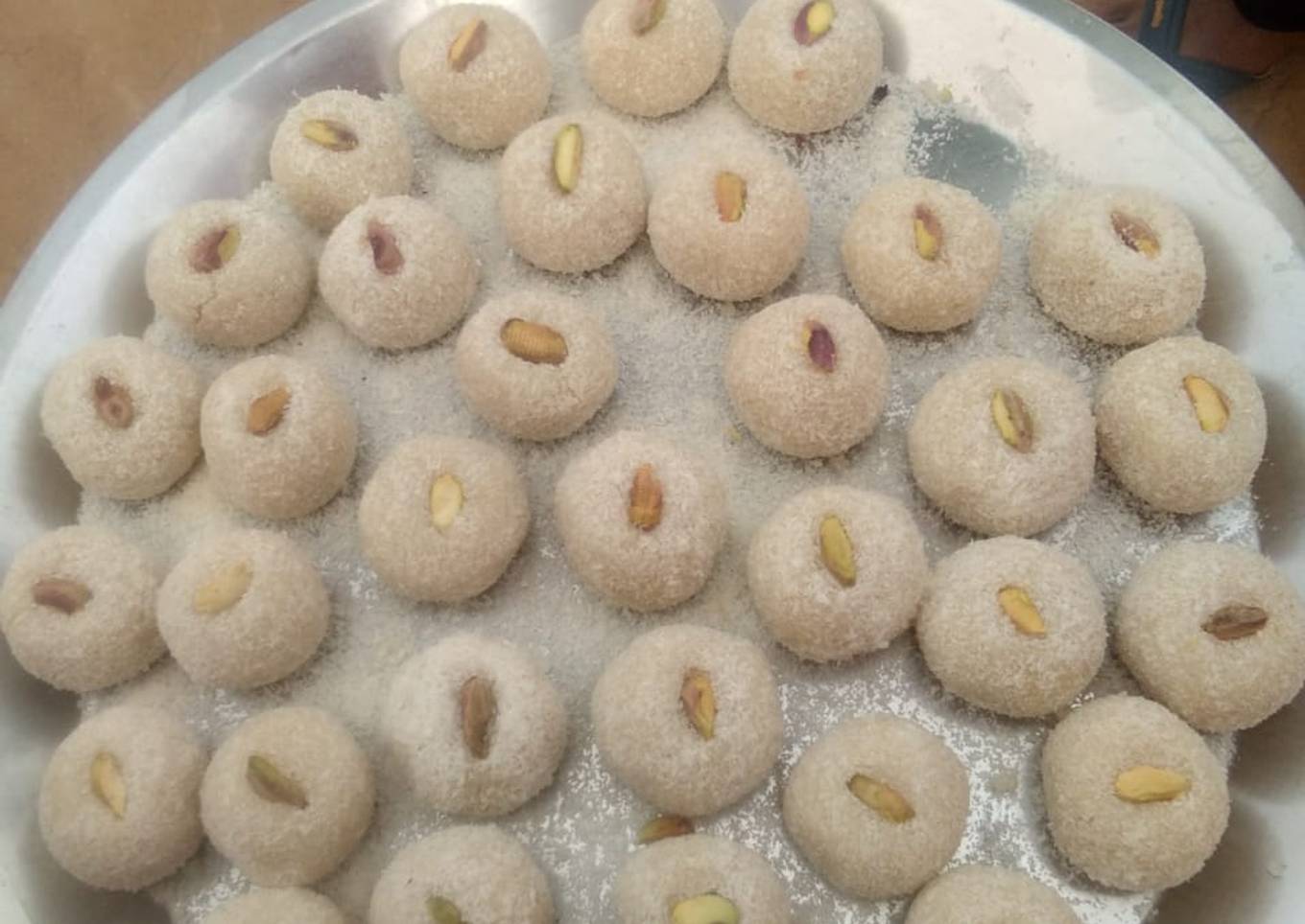Coconut ladoos