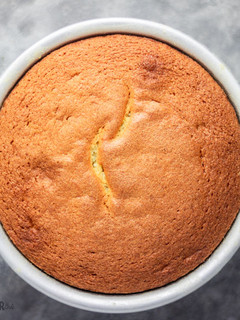 A picture of Cake (Vanilla) 🍰.