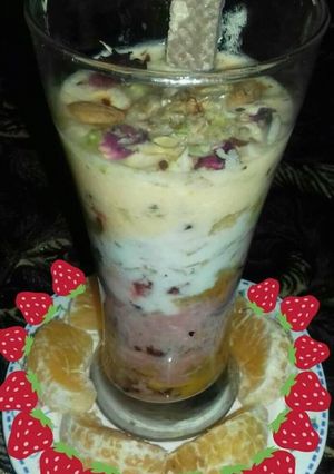 A picture of Tricolour shaahi raita.