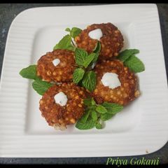 A picture of Crispy Sabudana Vada.