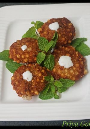 A picture of Crispy Sabudana Vada.