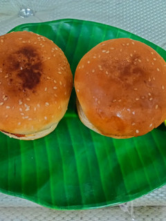 आलू टिक्की बर्गर(aloo tikki burger recipe in hindi) रेसिपी मुख्य फोटो