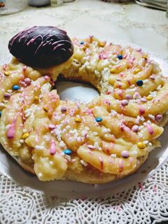 Una foto de Rosca de Reyes o Pascua rellena