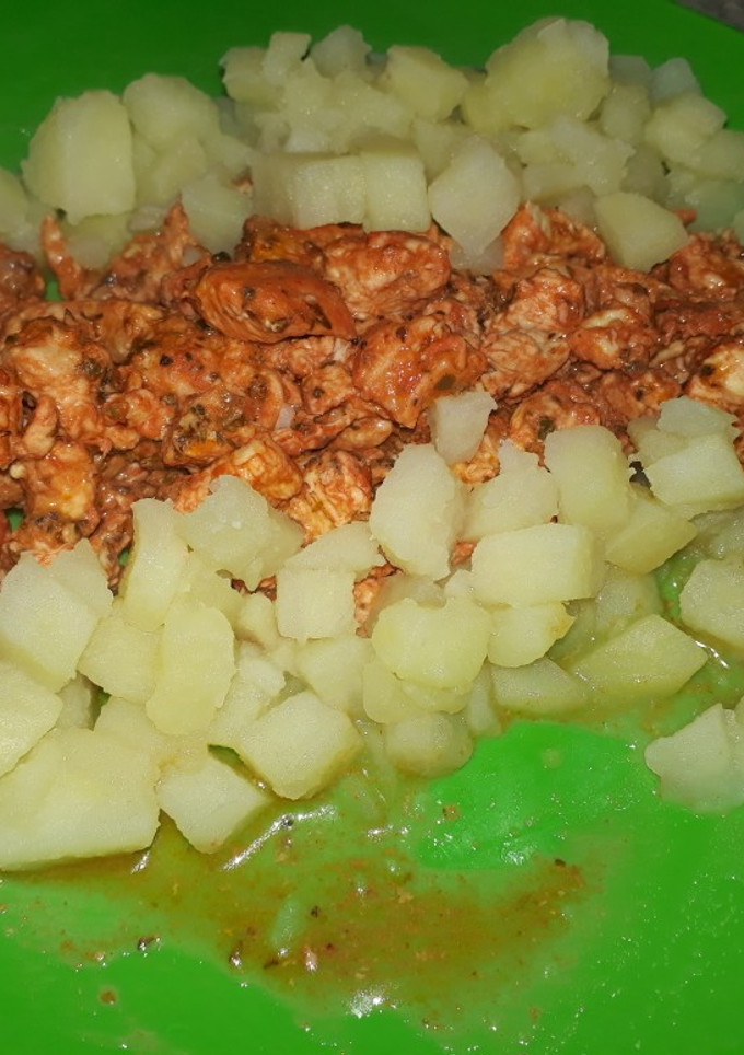 Una foto de Zorza falso...de pollo y papas cocidas