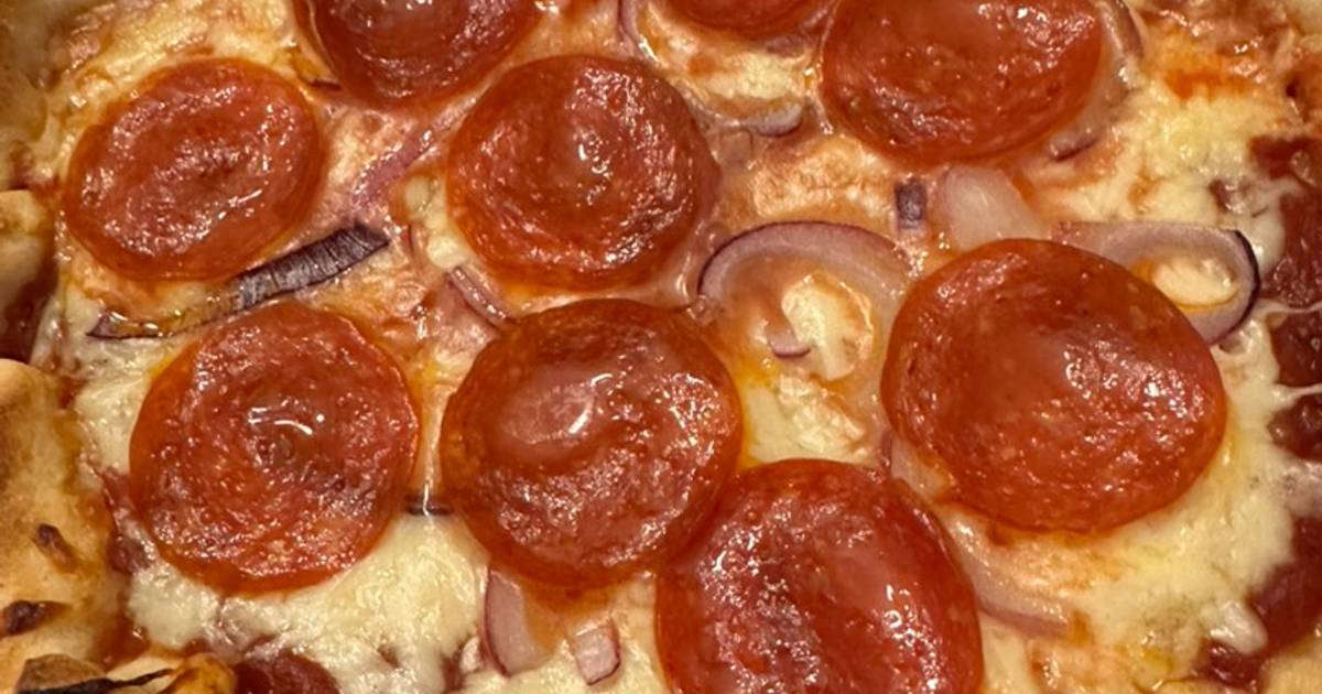 Crispy and Chewy: Try this Cast Iron Skillet Pepperoni Pizza Recipe