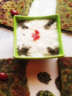 पालक आलू का पराठा (Palak aloo ka paratha recipe in Hindi) रेसिपी मुख्य फोटो